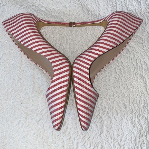 CHARLES By Charles David “Vicky” Candy Red Stripe Pump - Picture 4 of 6